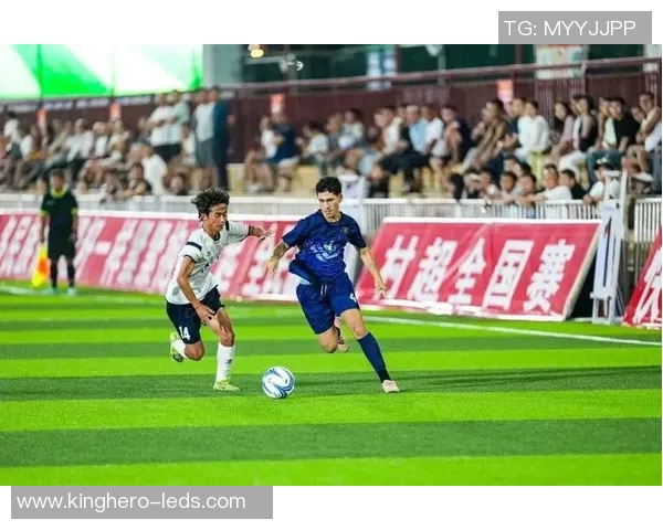 四川与贵州足球对决激战正酣球迷热情高涨期待精彩瞬间