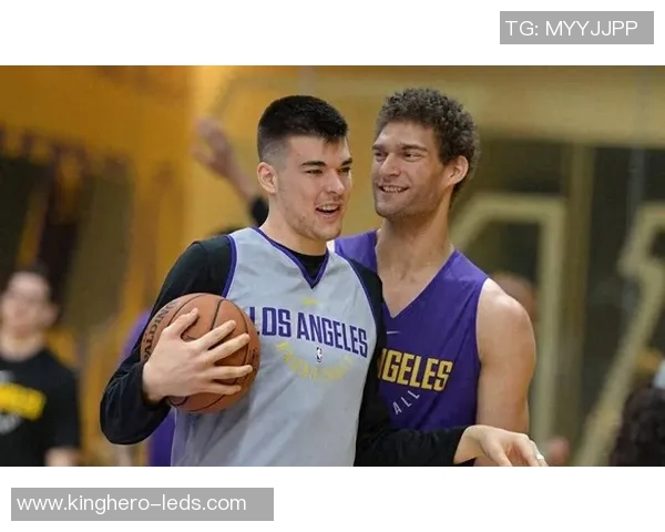 布鲁克洛佩斯的篮球之路：从新秀到NBA明星的蜕变与成长