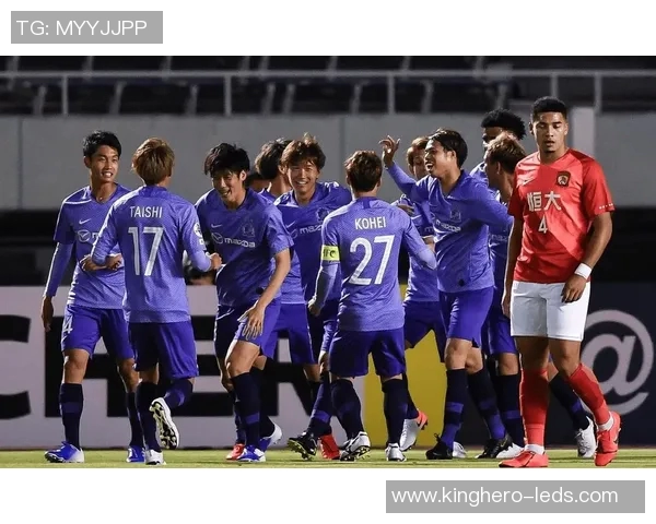 广岛三箭迎战中央海岸展现足球魅力争夺胜利荣耀之战